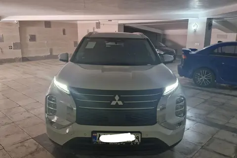 میتسوبیشی، اوتلندر