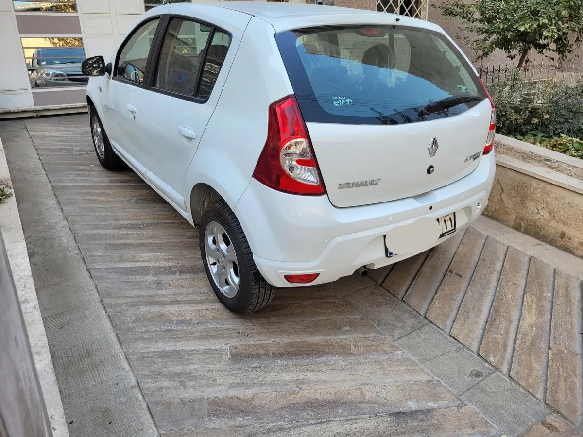 رنو،  ساندرو
