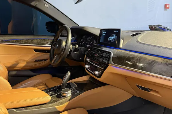 ب ام و، سری 5 سدان