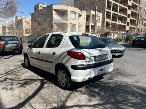 پژو، 206