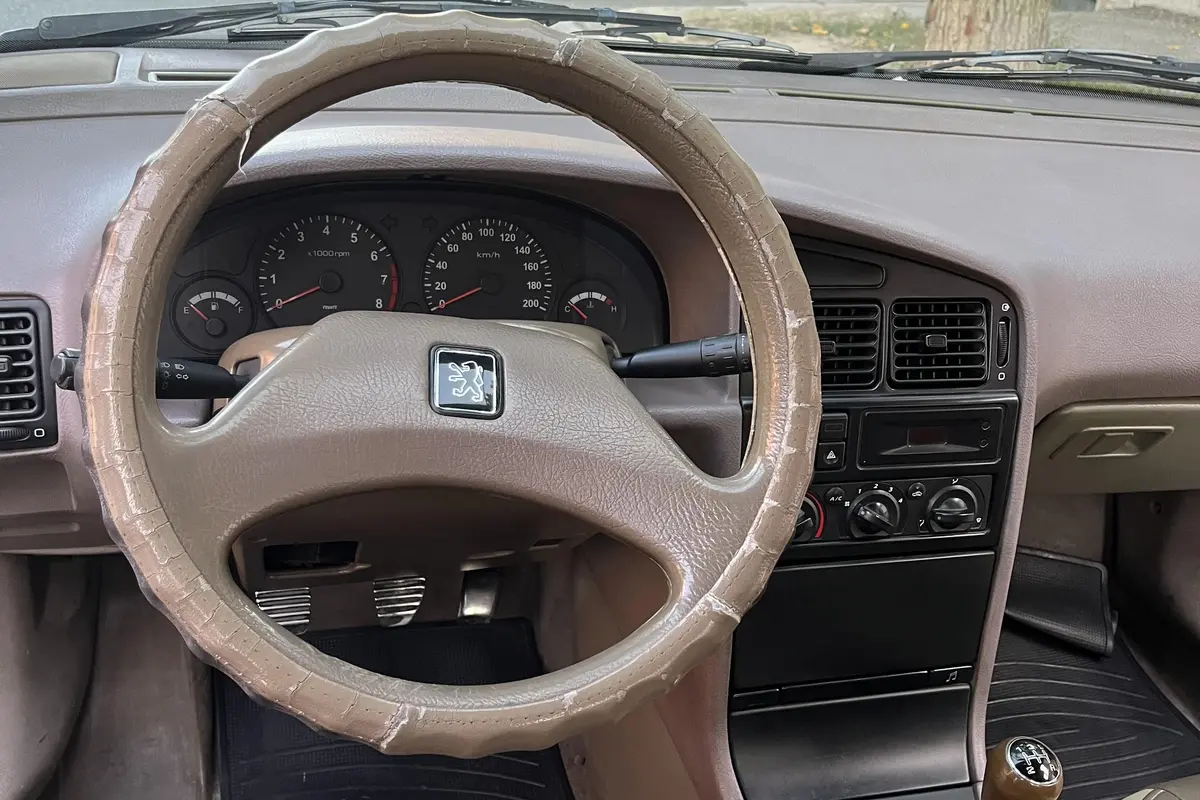 پژو،  405