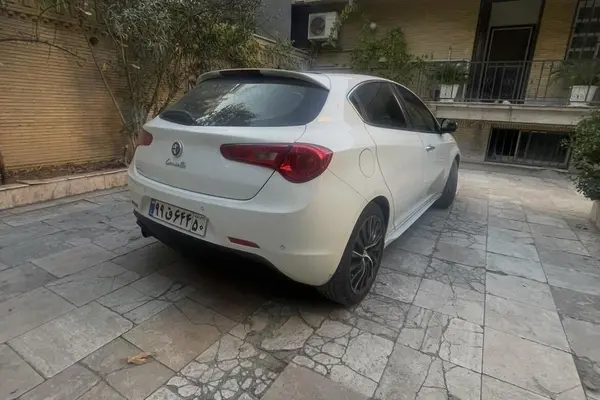 آلفارومئو، جولیتا