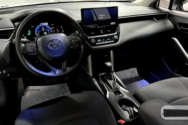 تویوتا، کرولا کراس هیبرید