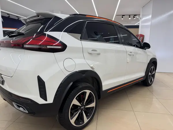 ام وی ام  X33 کراس