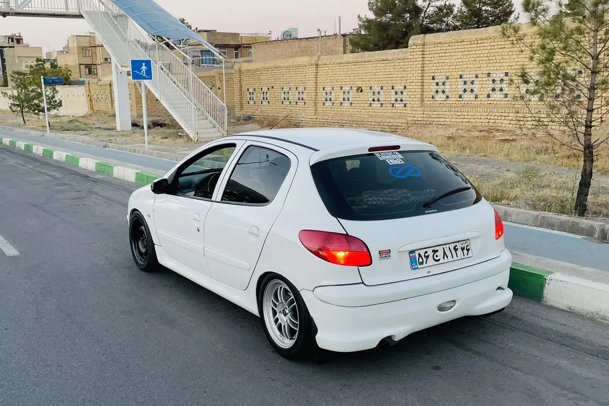 پژو،  206