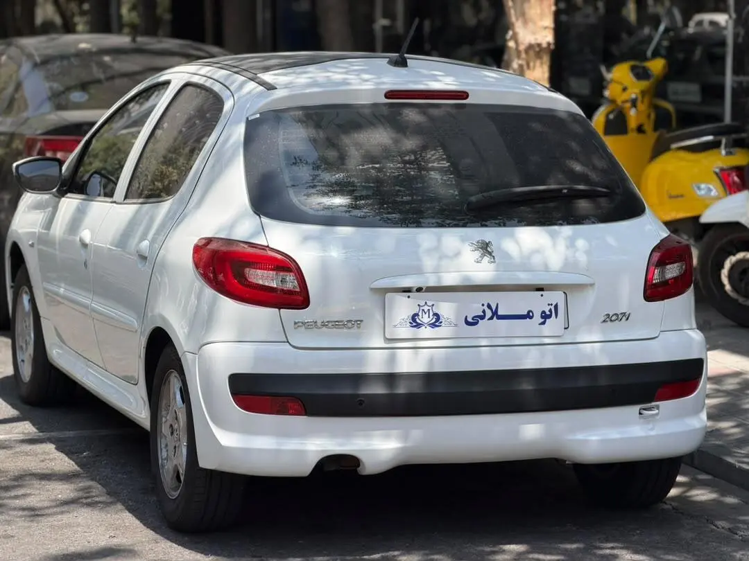 پژو،  207