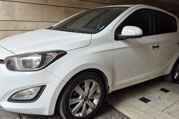 هیوندای  i20