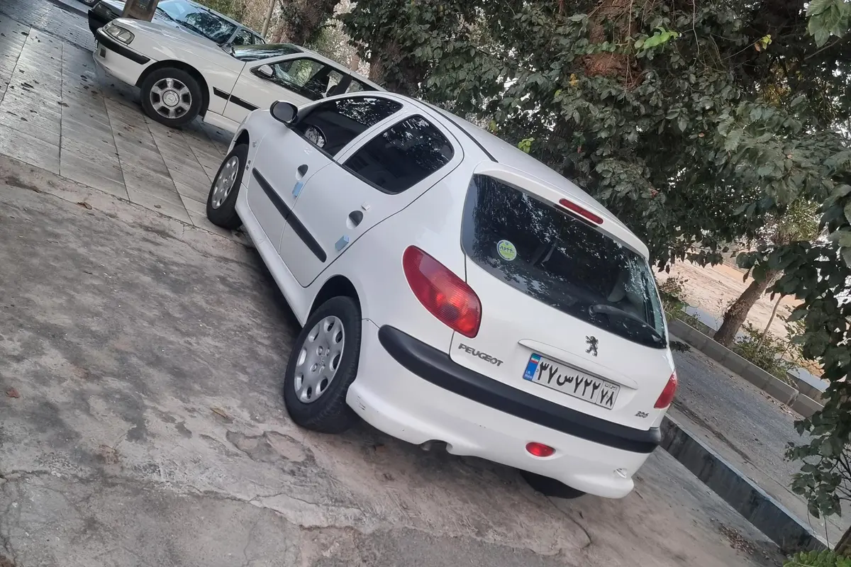 پژو،  206