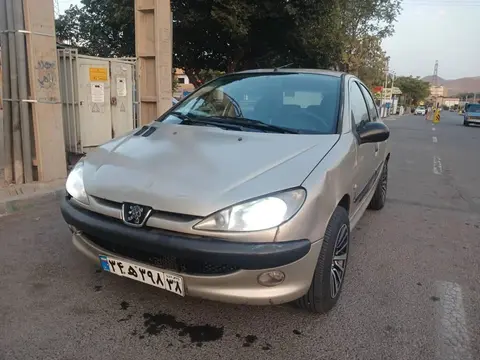 پژو، 206
