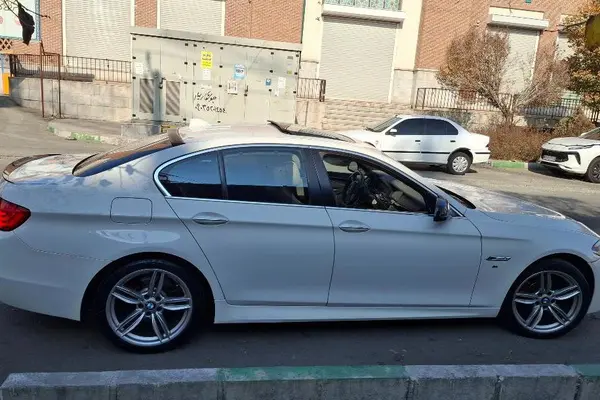 ب ام و، سری 5 سدان
