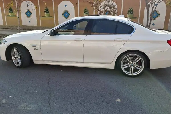 ب ام و، سری 5 سدان