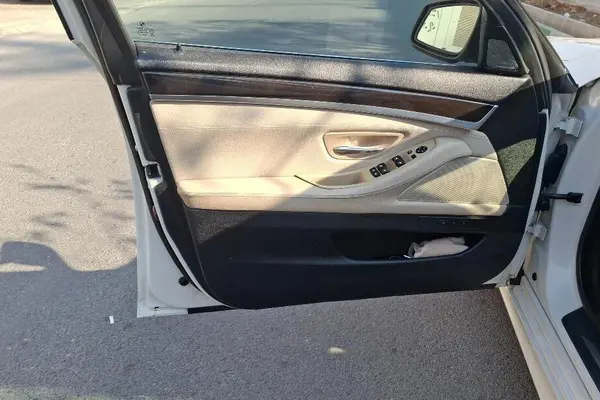 ب ام و، سری 5 سدان