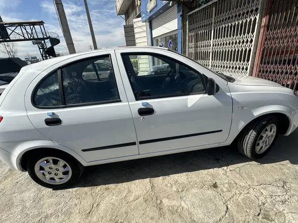 تیبا، هاچ بک