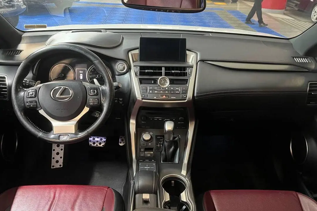 لکسوس،  NX