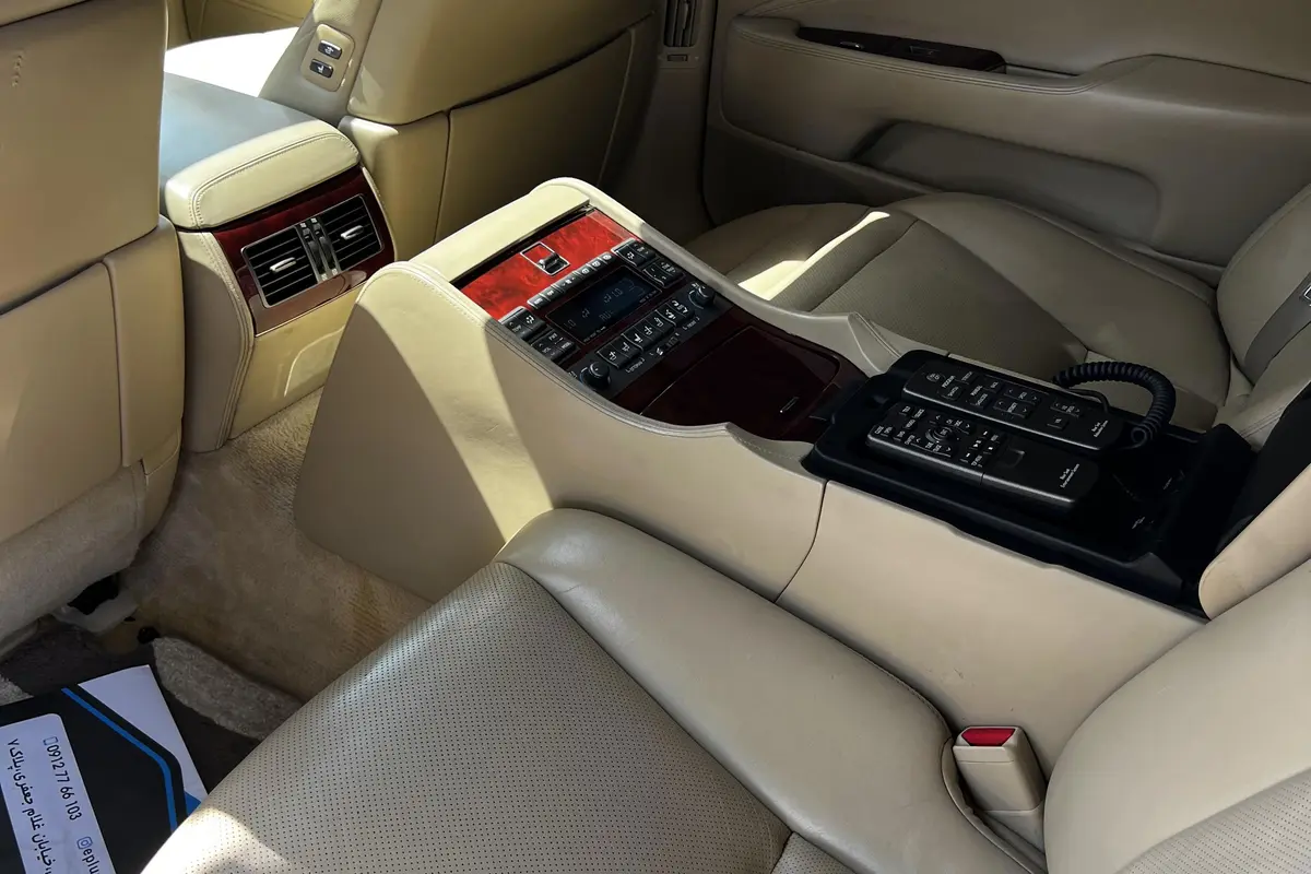 لکسوس،  LS