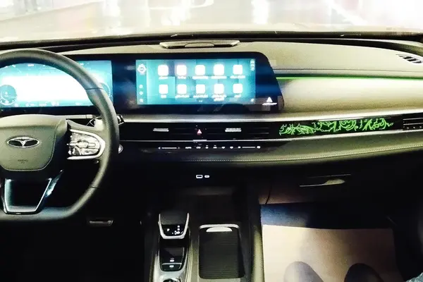 فونیکس، آریزو 8 (Z8)