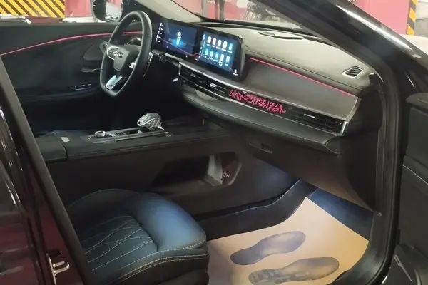 فونیکس، آریزو 8 (Z8)