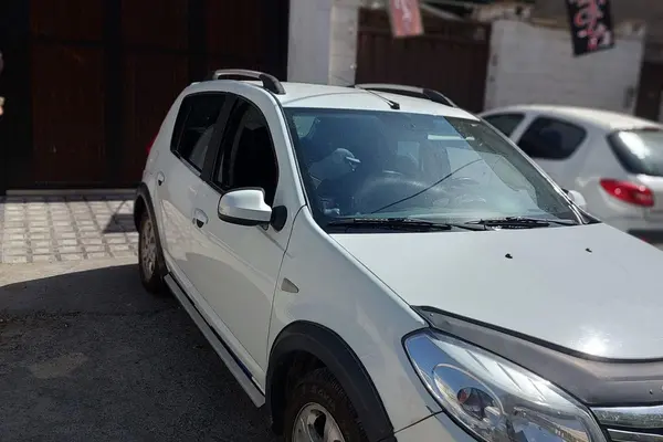 رنو  ساندرو
