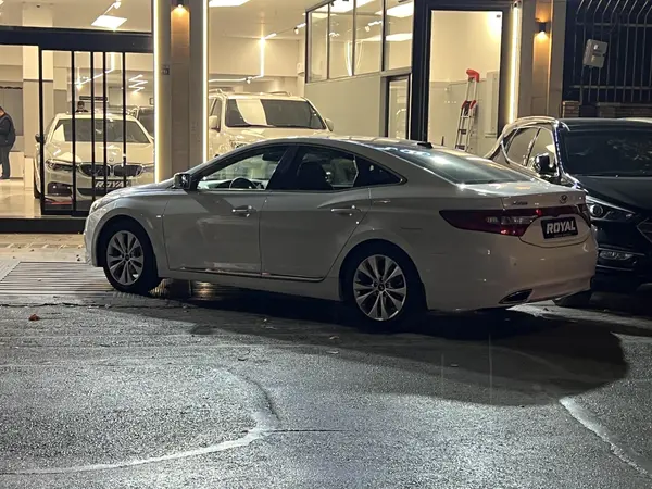 هیوندای، آزرا (گرنجور)