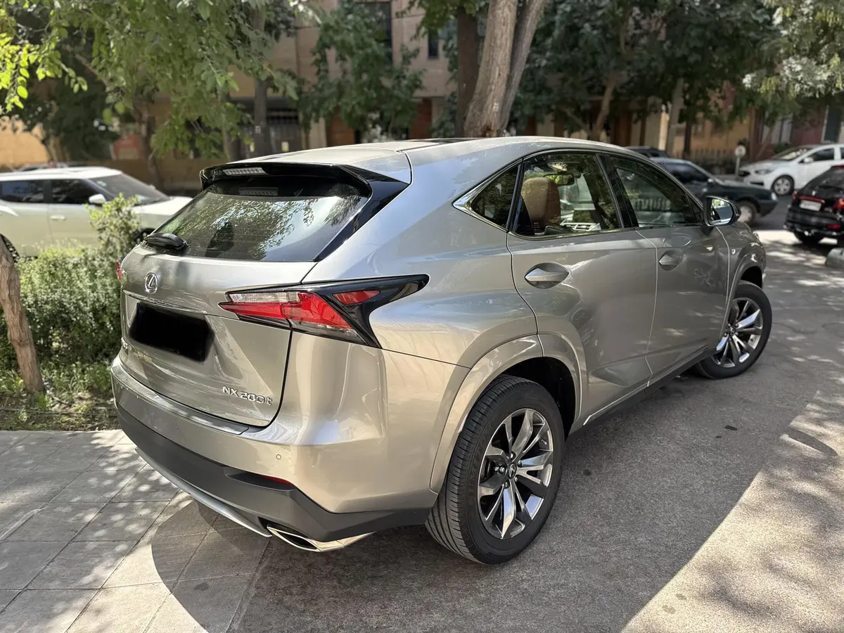 لکسوس،  NX