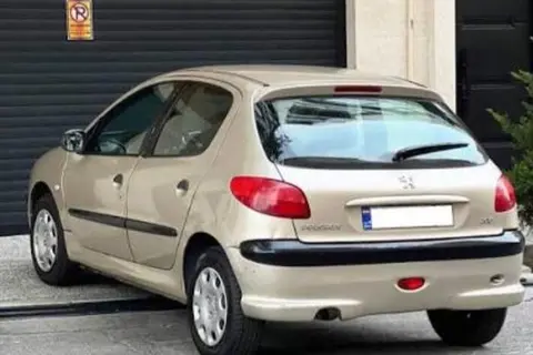 پژو، 206