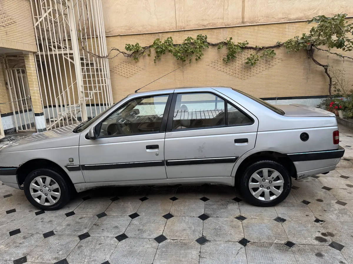 پژو،  405