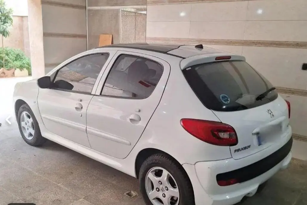 پژو،  207