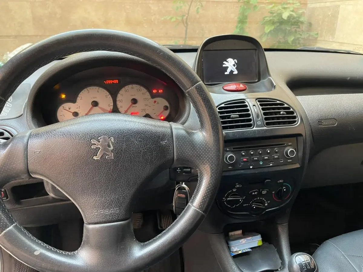 پژو،  206