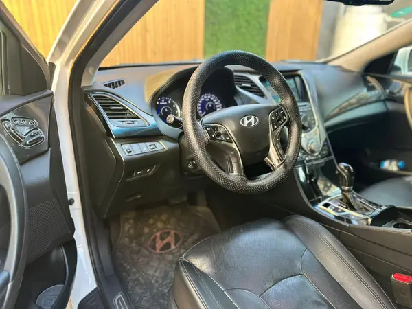 هیوندای، آزرا (گرنجور)