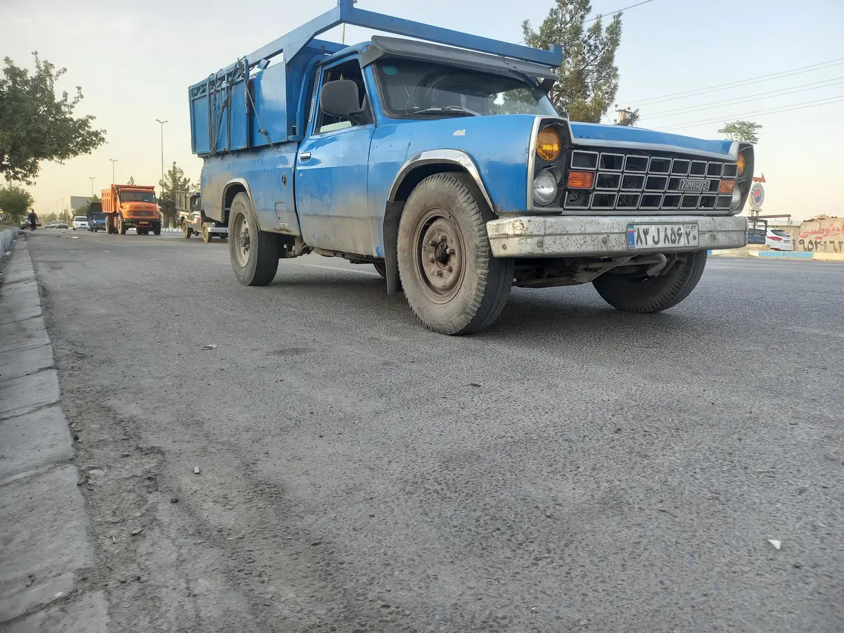 زامیاد،  وانت نیسان