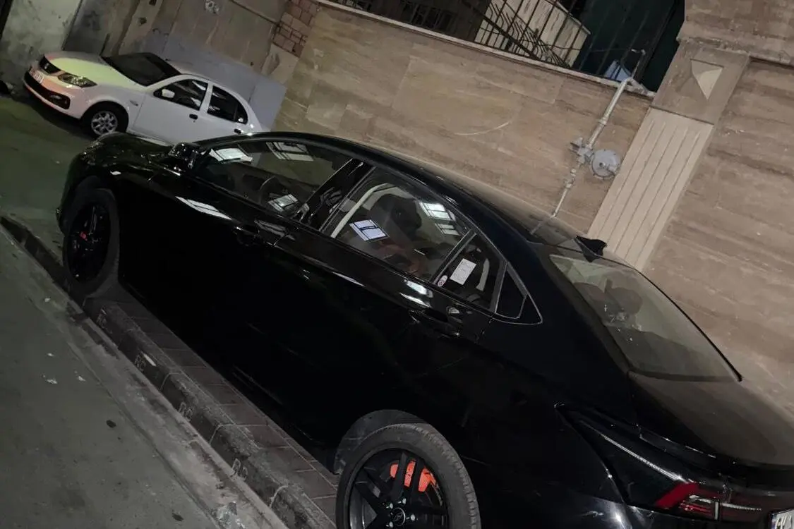 فونیکس،  آریزو 6 جی تی (Z6 GT)
