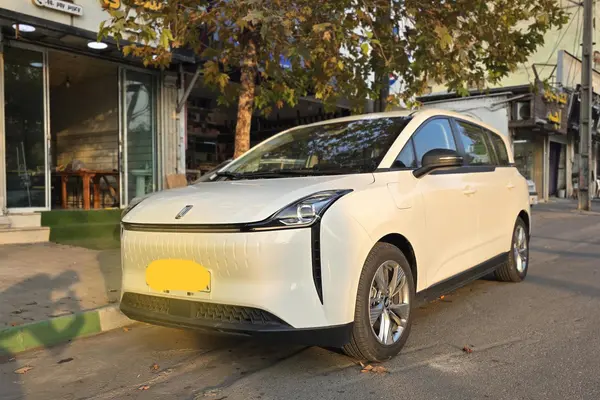 بستیون، نات