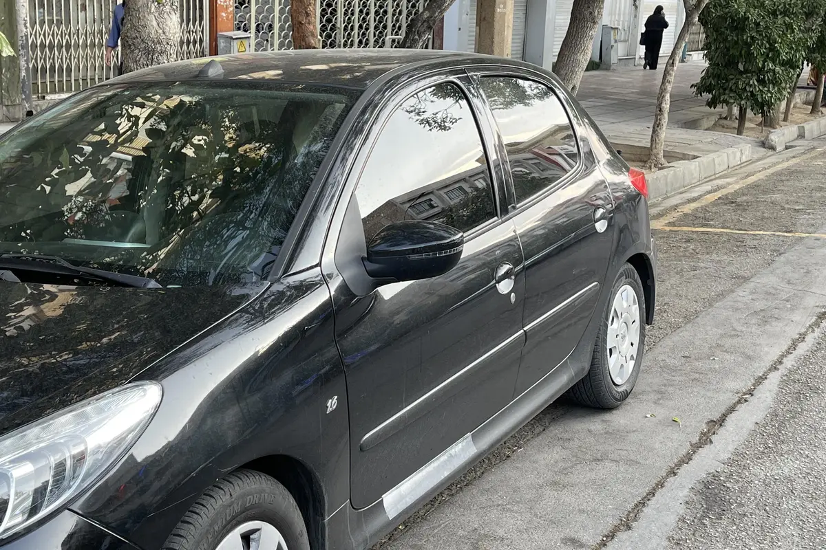 پژو،  207