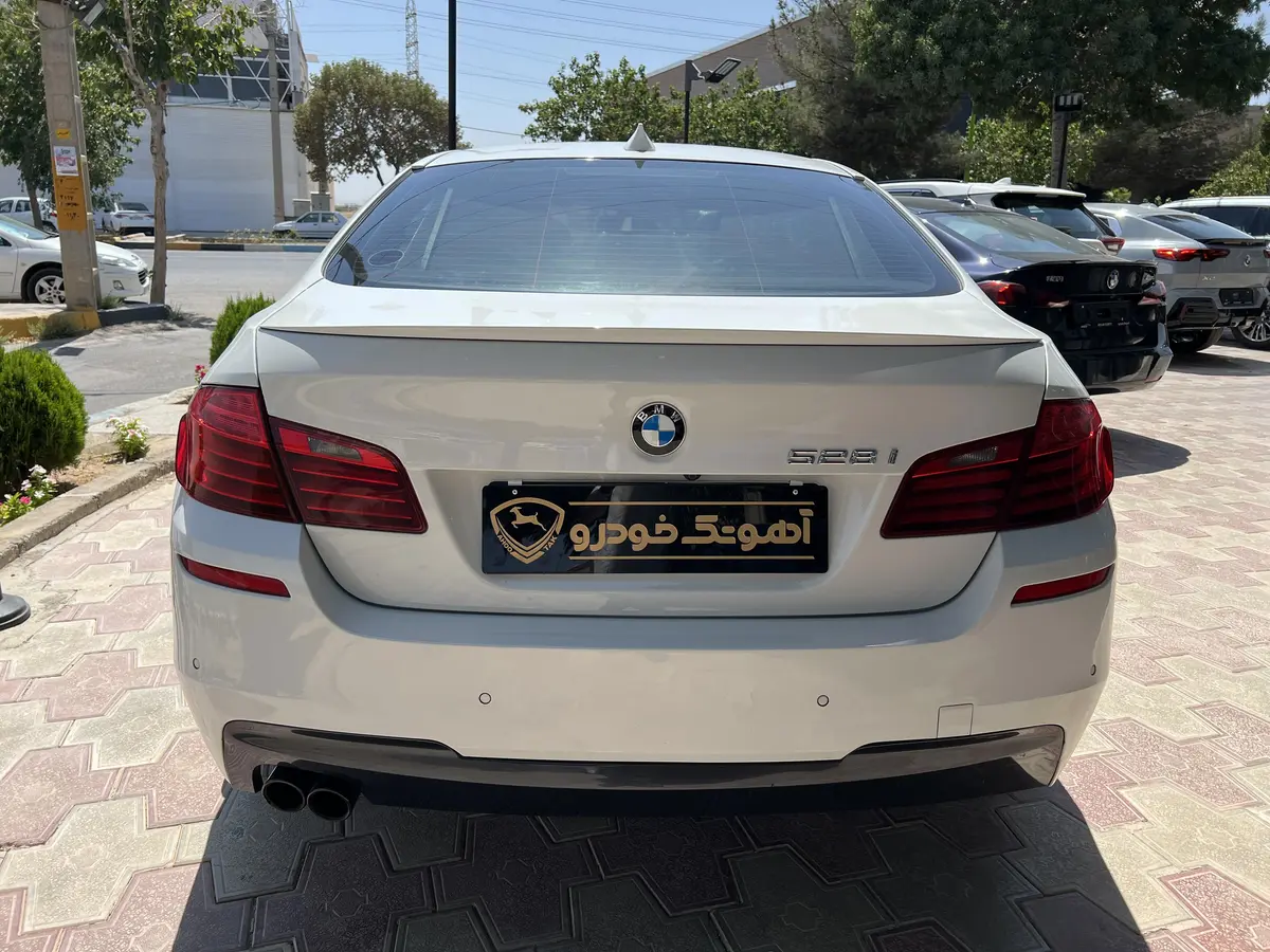 ب ام و،  سری 5 سدان