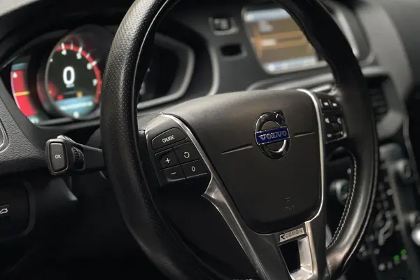 ولوو  V40