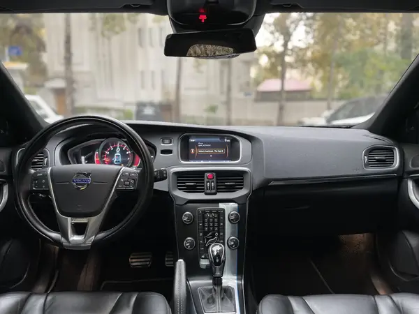 ولوو  V40