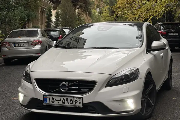ولوو  V40
