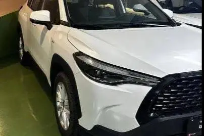 تویوتا، کرولا کراس هیبرید