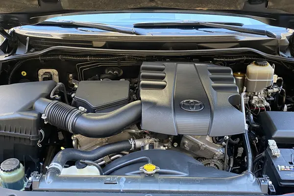 تویوتا، لندکروز چهار در