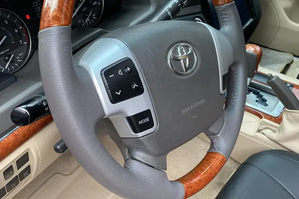 تویوتا، لندکروز چهار در