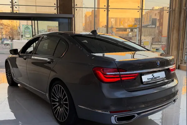 ب ام و، سری 7