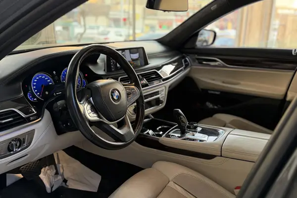 ب ام و، سری 7