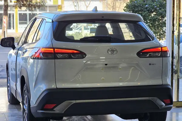 تویوتا، فرانت لندر هیبرید