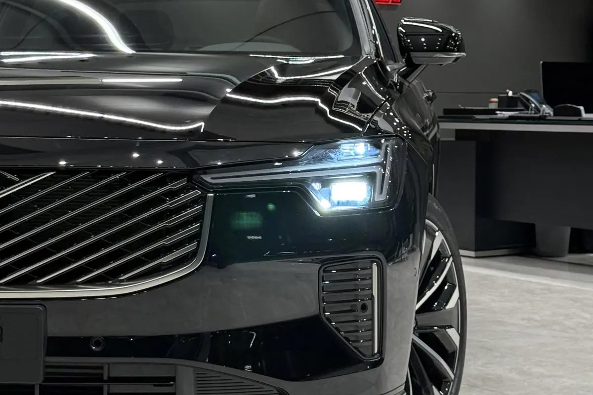 ولوو،  S90