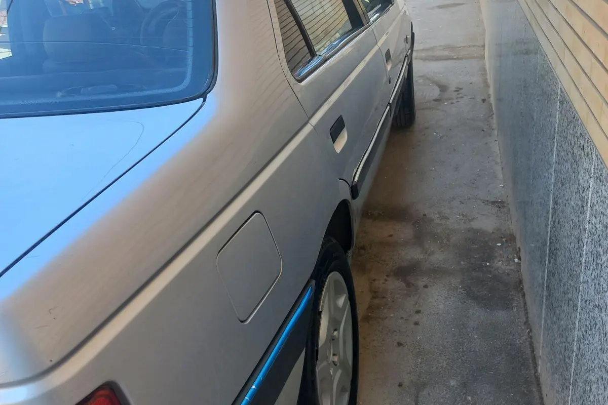 پژو،  405