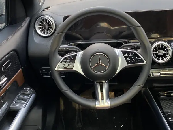 بنز، کلاس EQA