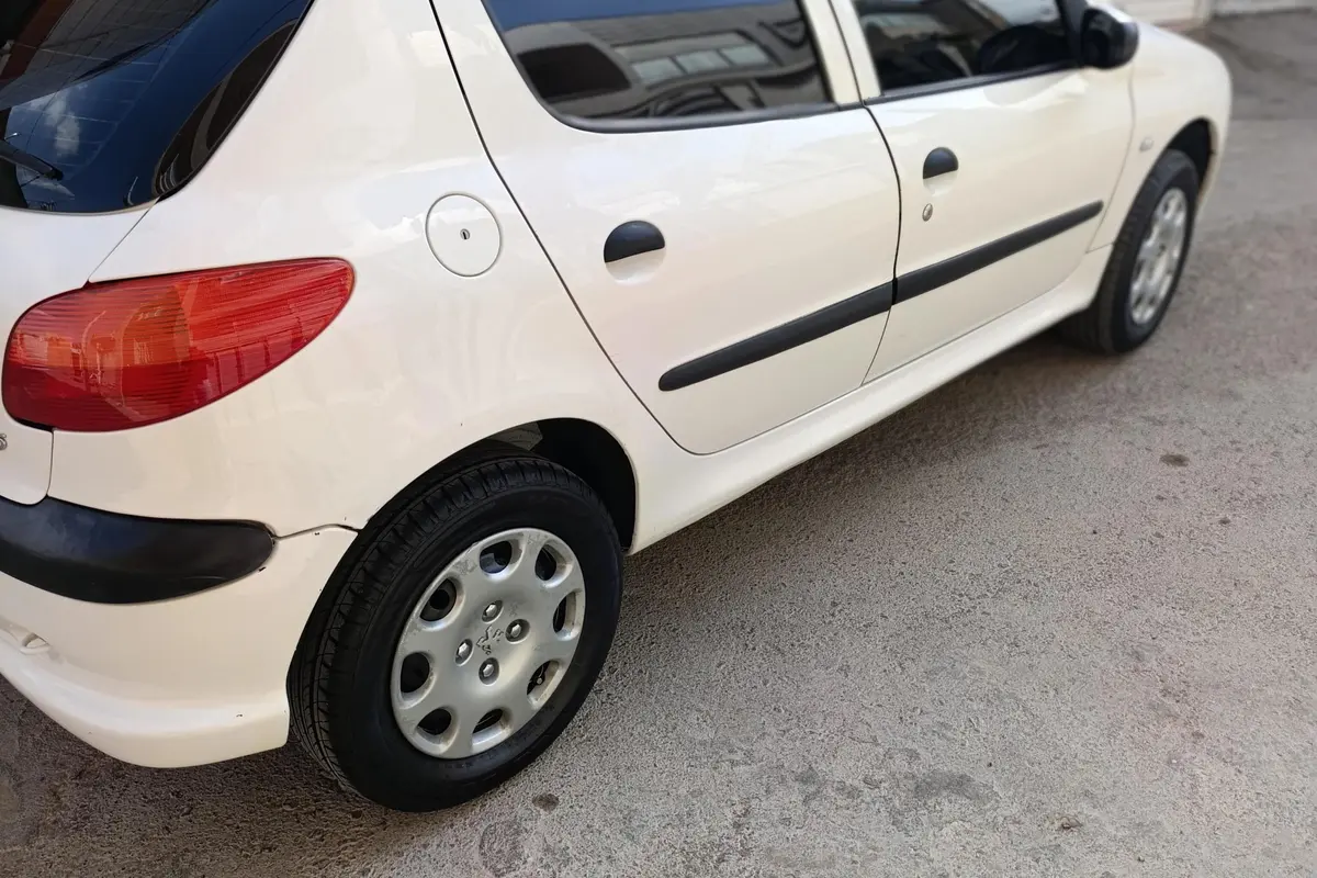 پژو،  206