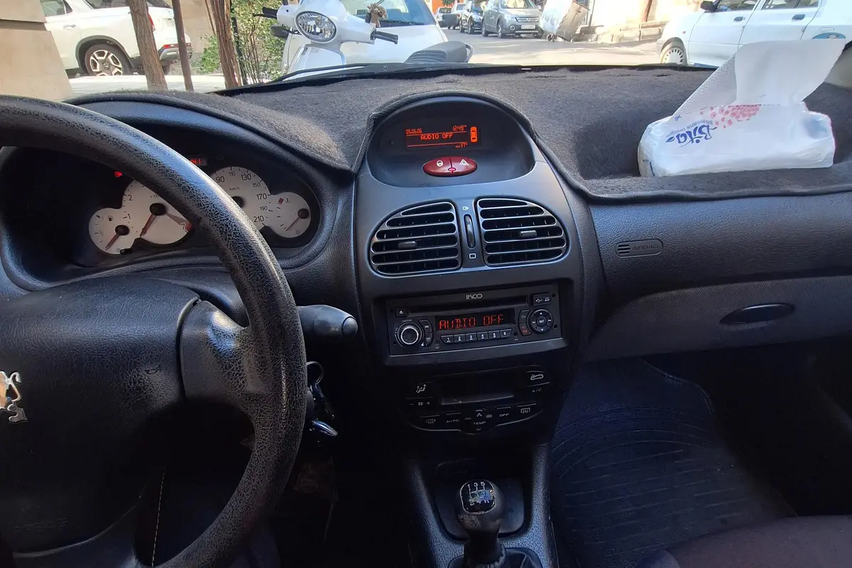 پژو،  206