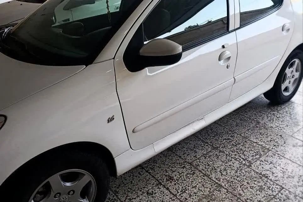 پژو،  207