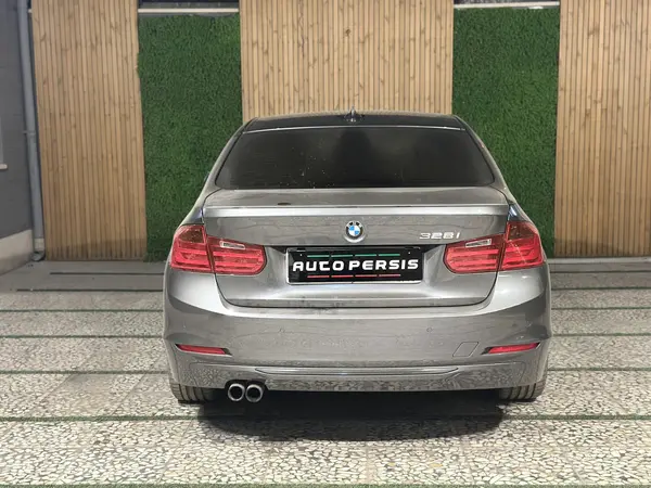 ب ام و، سری 3 سدان